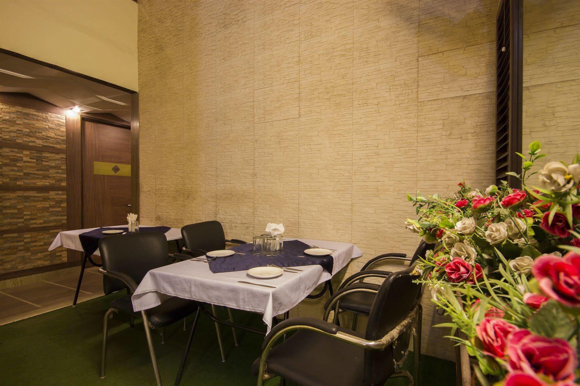Hotel Sunstar Heights Delhi  Exterior foto