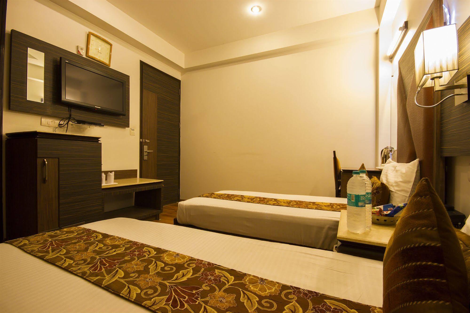 Hotel Sunstar Heights Delhi  Exterior foto