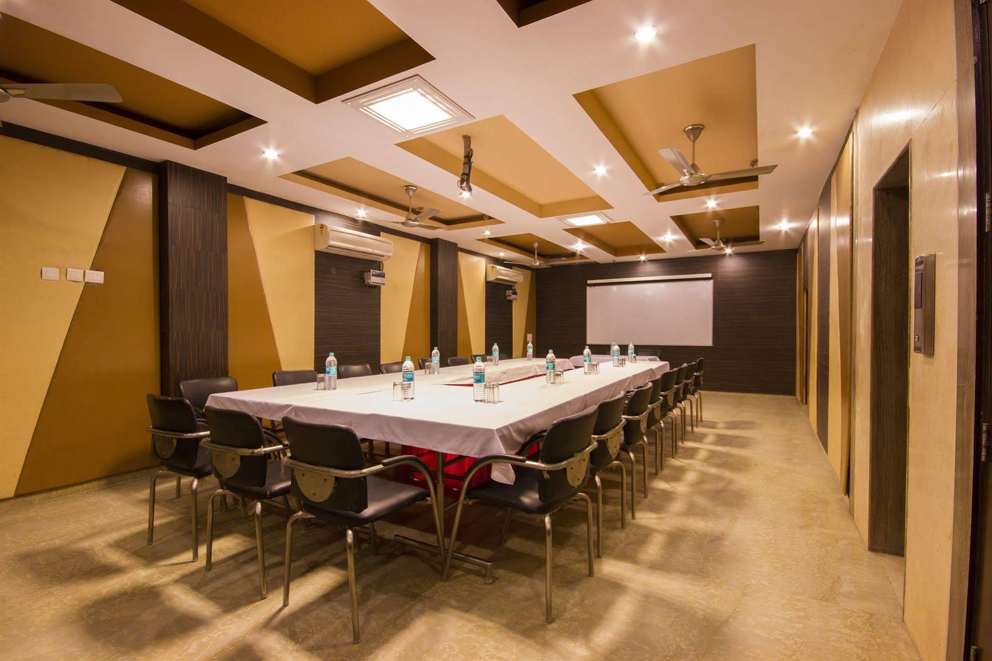 Hotel Sunstar Heights Delhi  Exterior foto