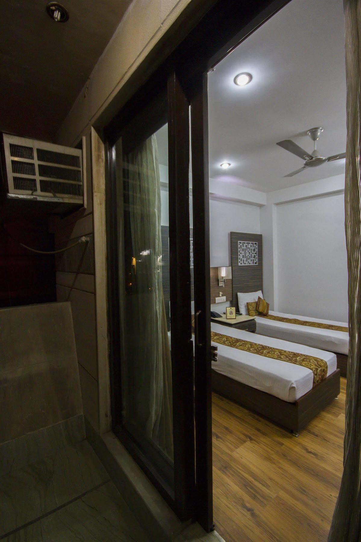 Hotel Sunstar Heights Delhi  Exterior foto